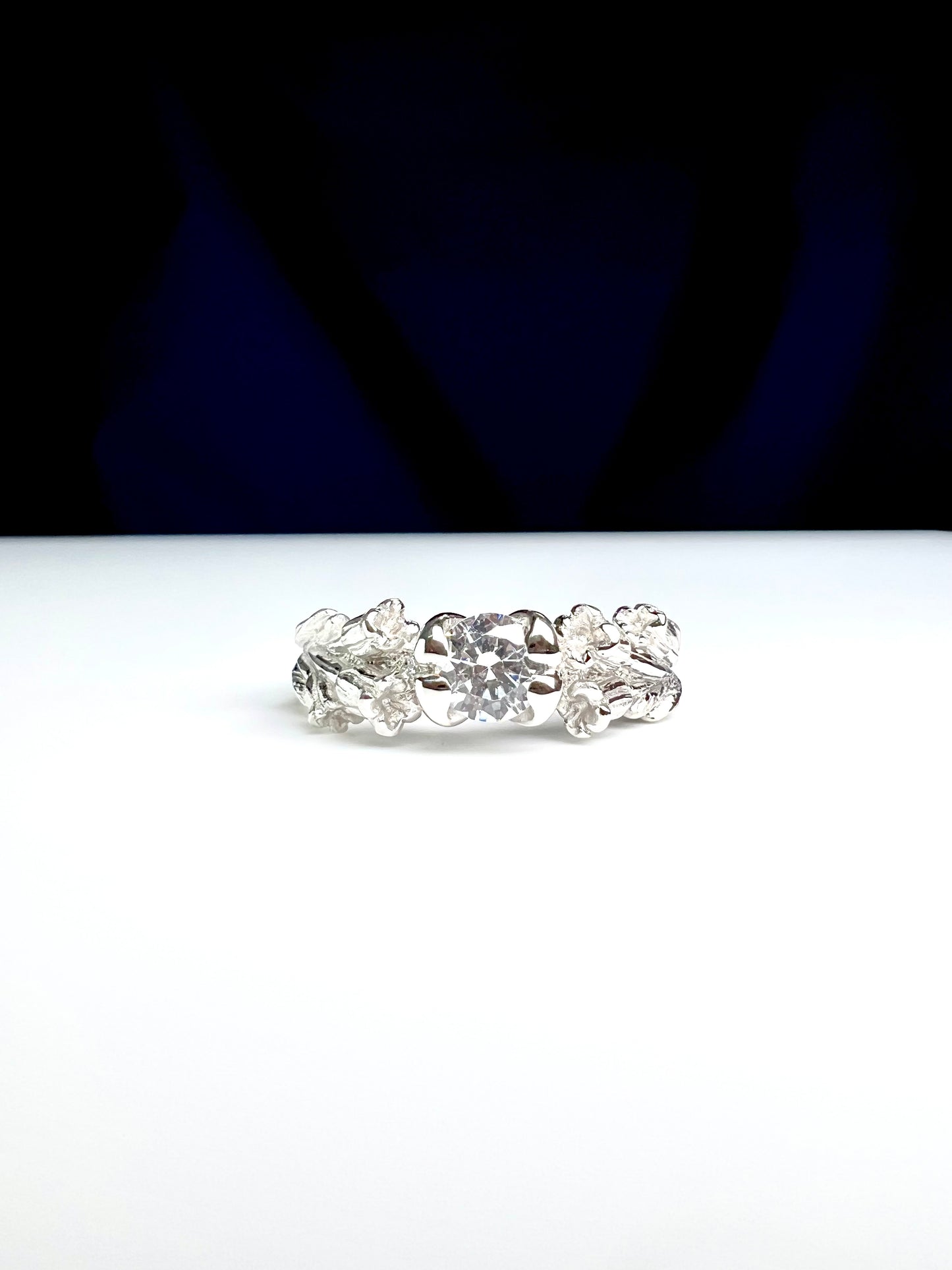 Pt900チューリップ・リング(ダイヤモンド)〜Tulip Ring〜