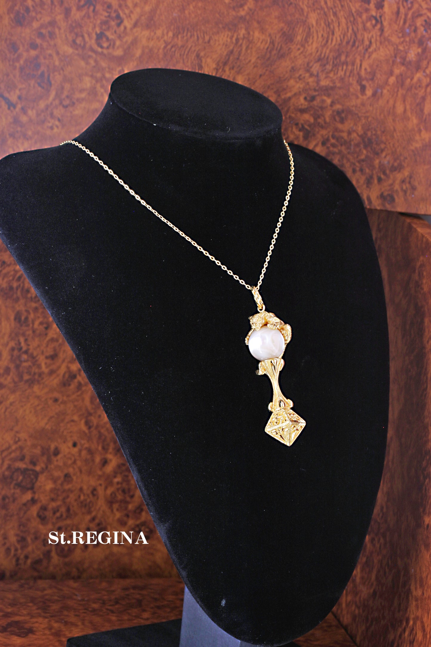 K18ゴールデン・パンサーPendant(夜光貝)