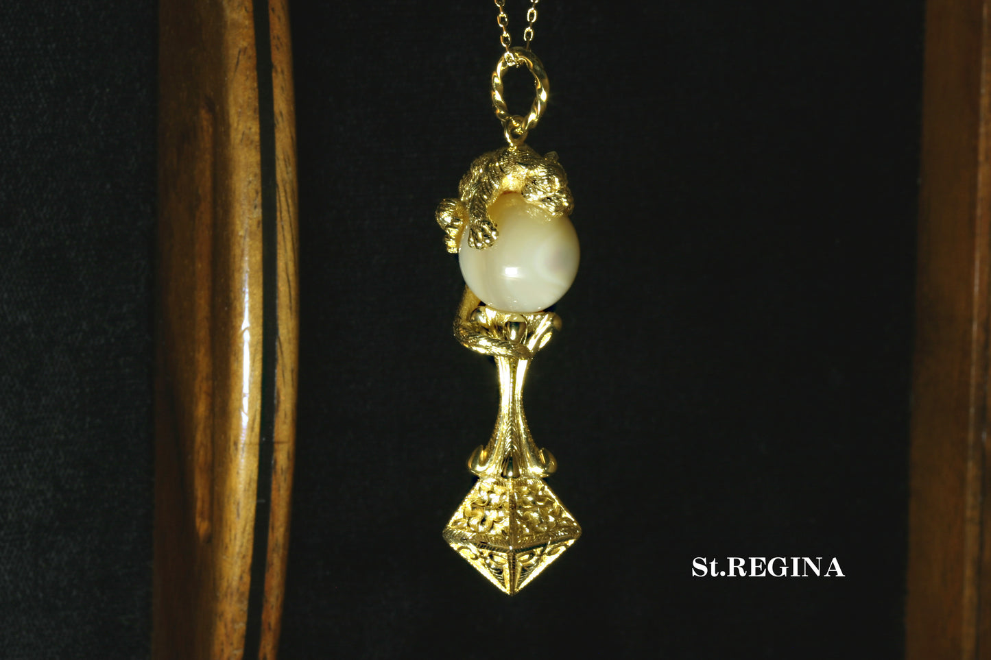 K18ゴールデン・パンサーPendant(夜光貝)